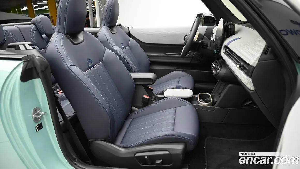 Mini Cooper Convertible 2025 из KR, фото 8
