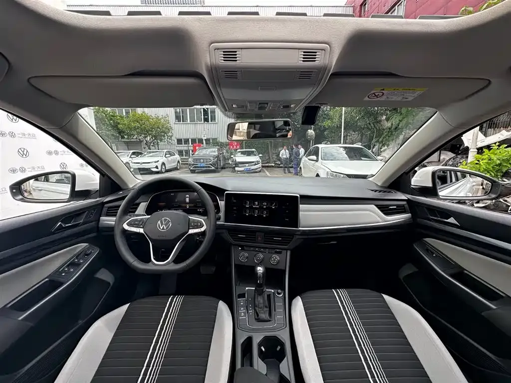 Volkswagen Bora 2023 из CN, фото 10