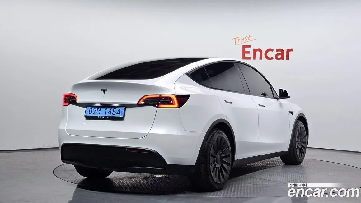 Tesla Model Y — фото 9