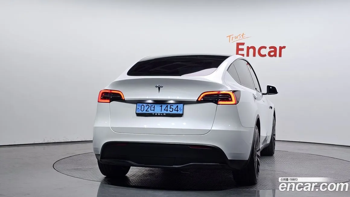 Tesla Model Y — фото 5