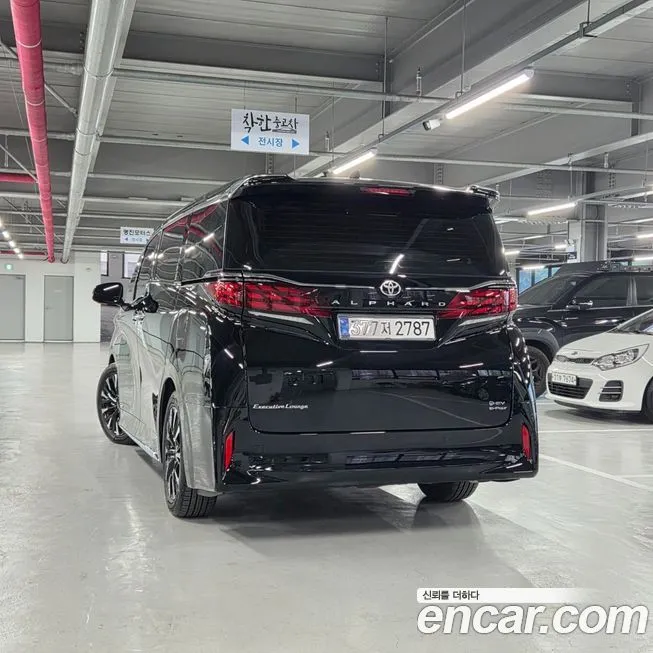 Toyota Alphard — фото 9