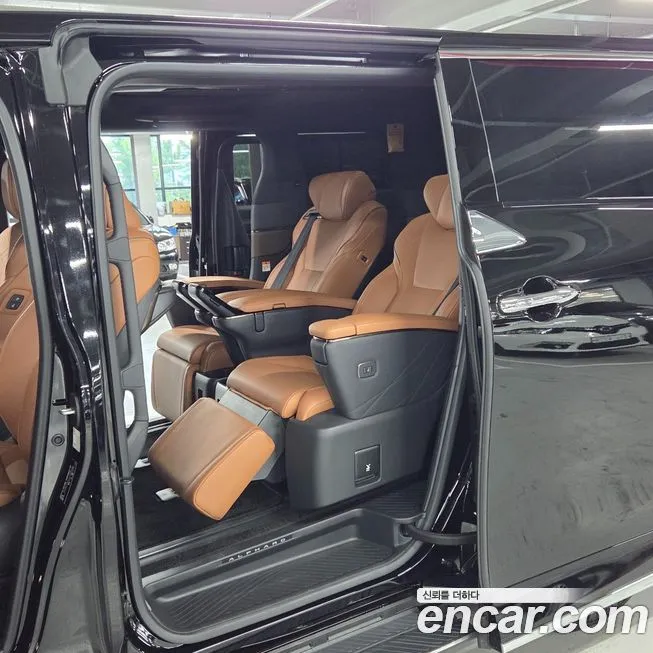 Toyota Alphard — фото 8