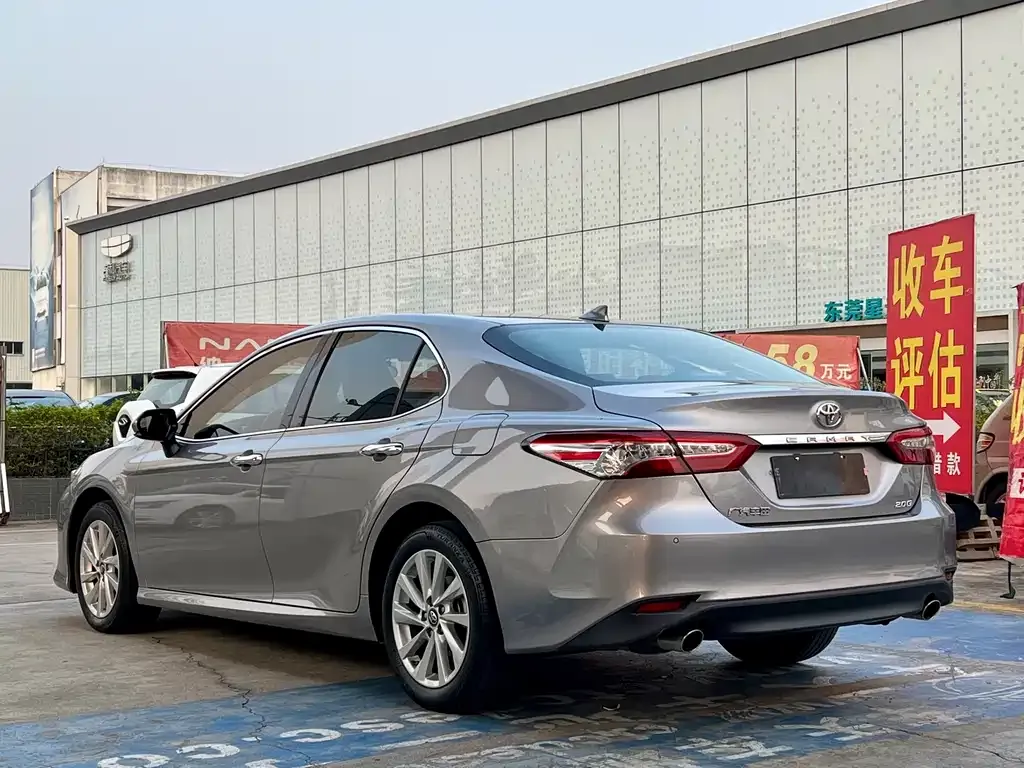 Toyota Camry — фото 7