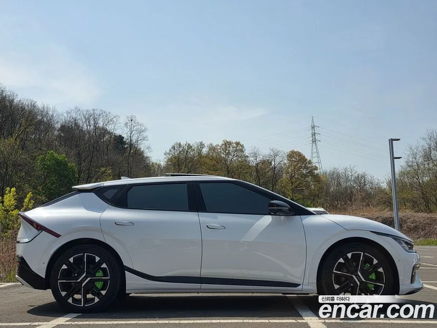 Kia EV6 — фото 8