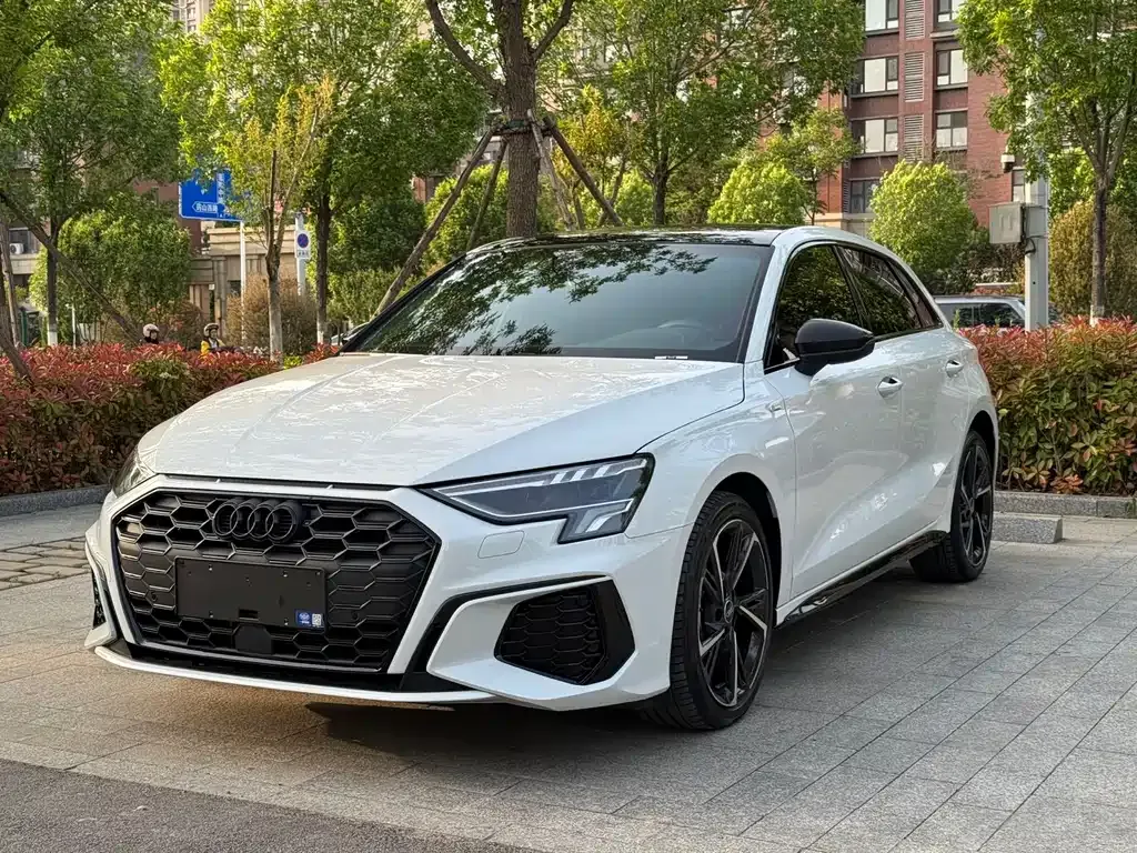 Audi A3 — фото 1