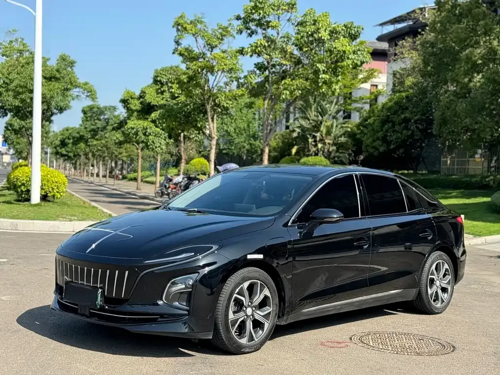 Hongqi E-QM5 — фото 1