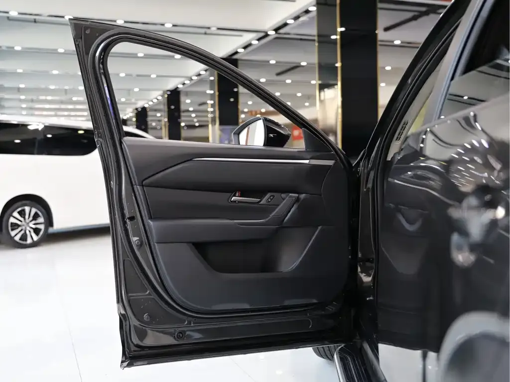 Mazda CX-50 2024 из CN, фото 10
