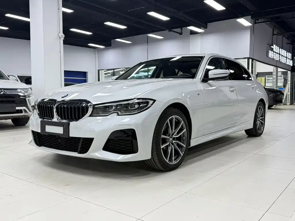 BMW 3 Series 2022 из CN, фото 1
