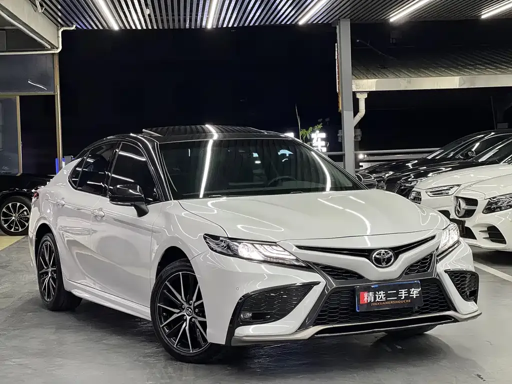 Toyota Camry — фото 10