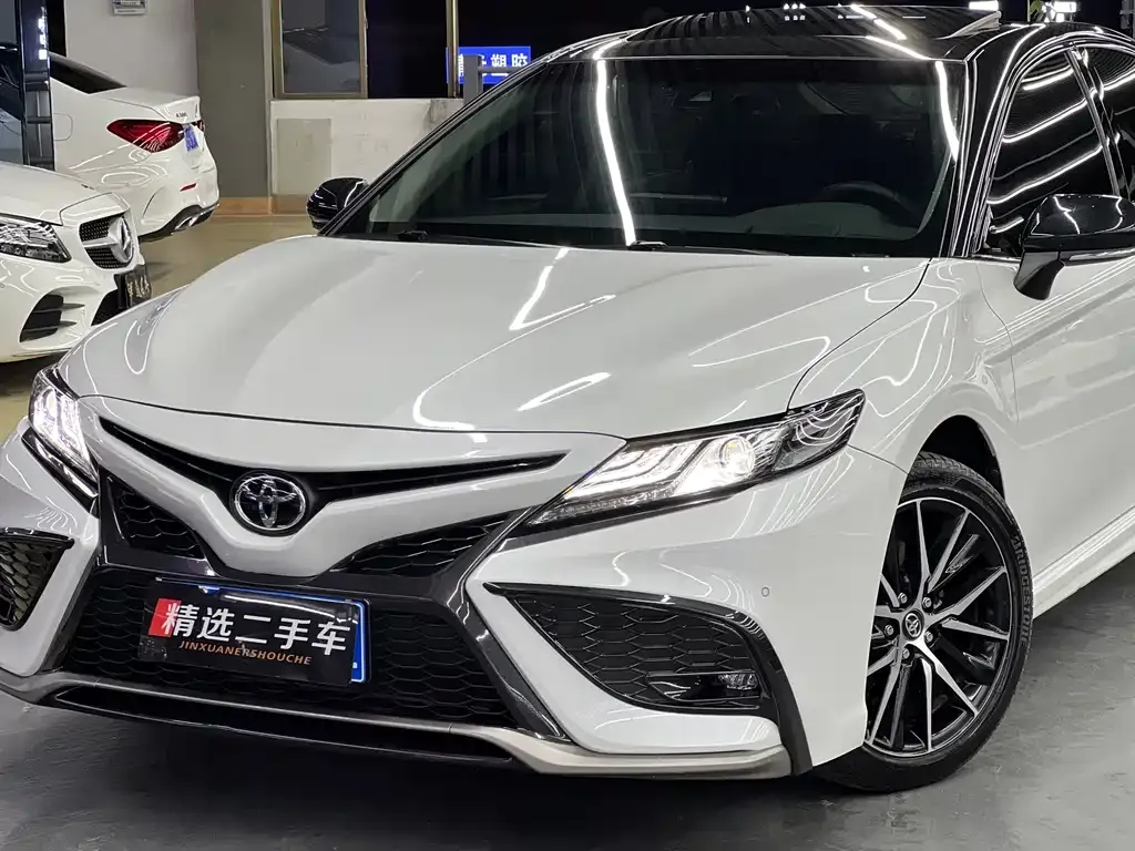 Toyota Camry — фото 9
