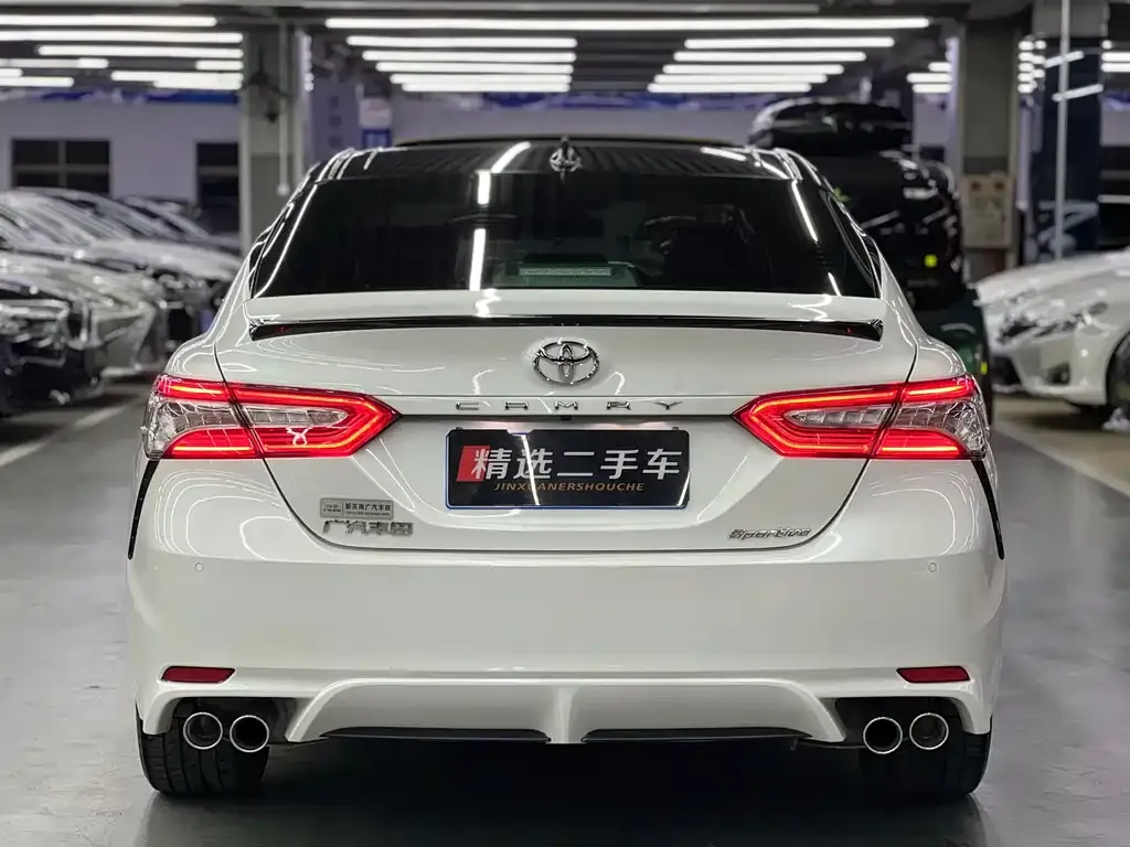 Toyota Camry — фото 2