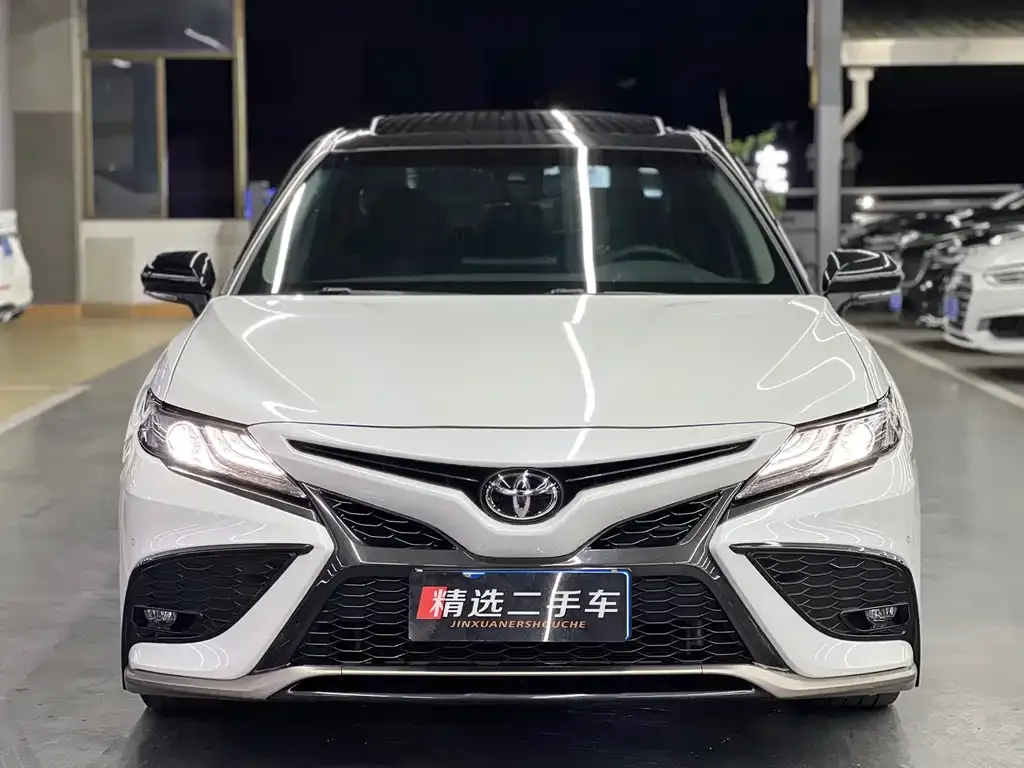 Toyota Camry — фото 4