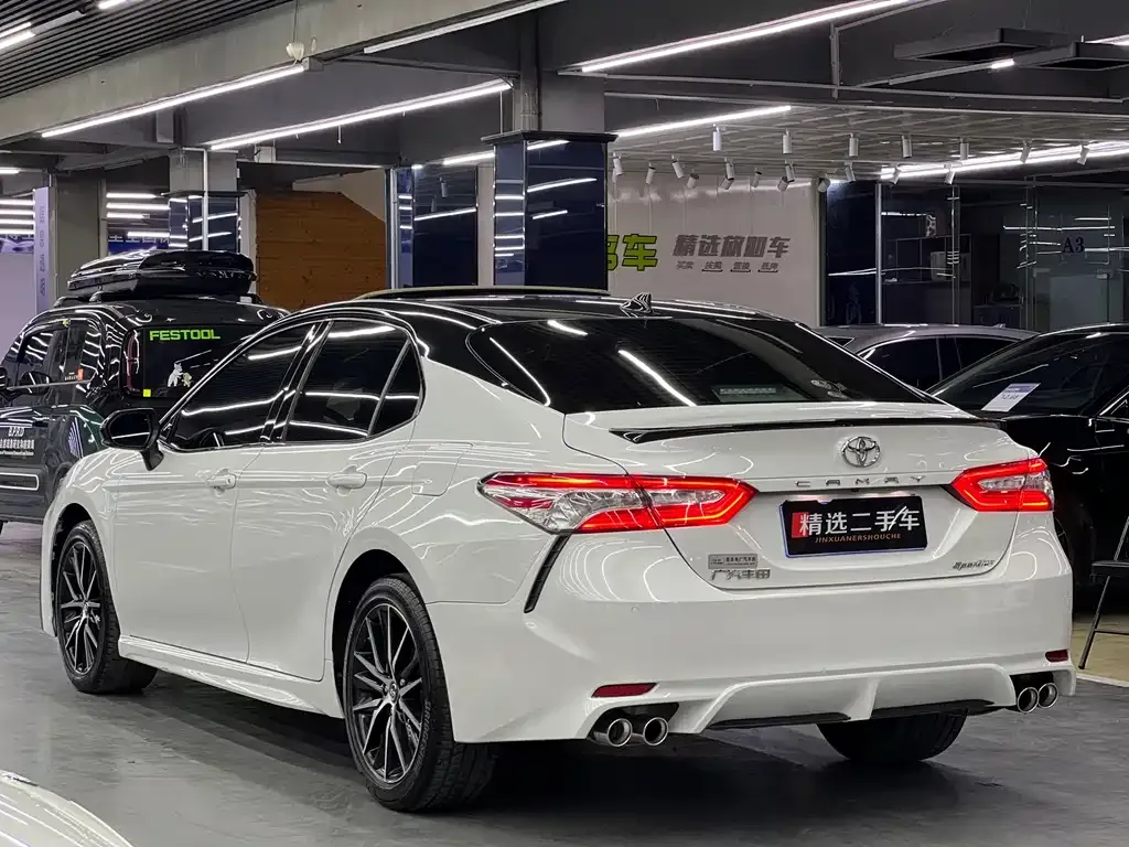 Toyota Camry — фото 7