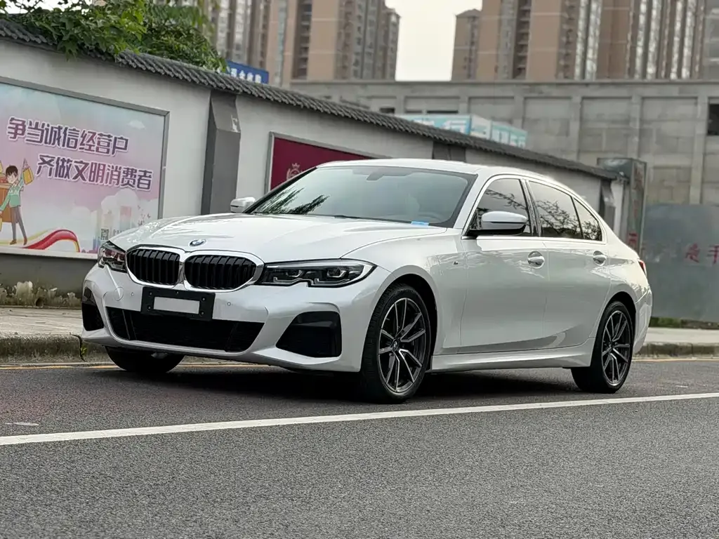 BMW 3 Series 2022 из CN, фото 1