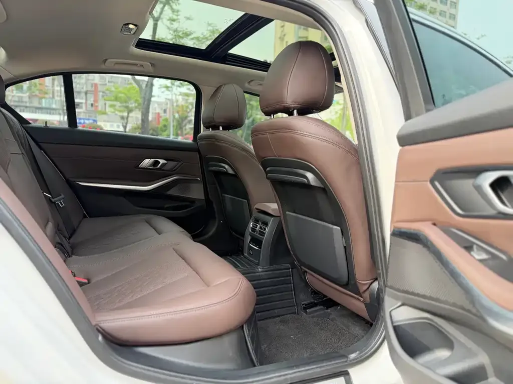 BMW 3 Series 2022 из CN, фото 5