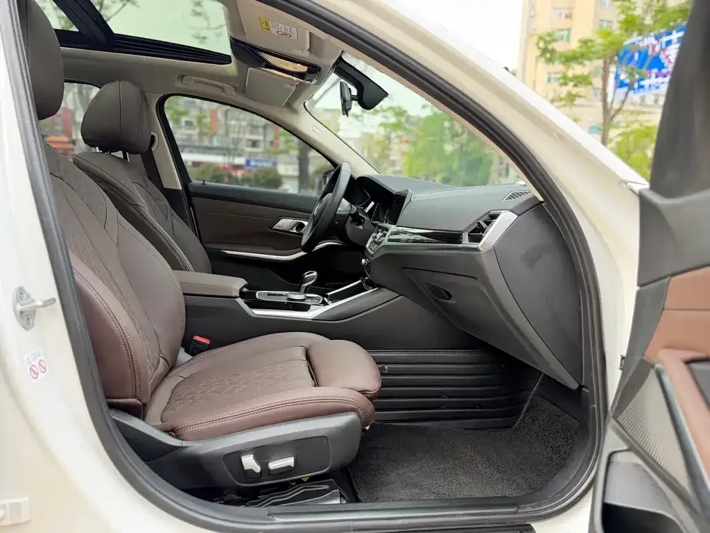 BMW 3 Series 2022 из CN, фото 6