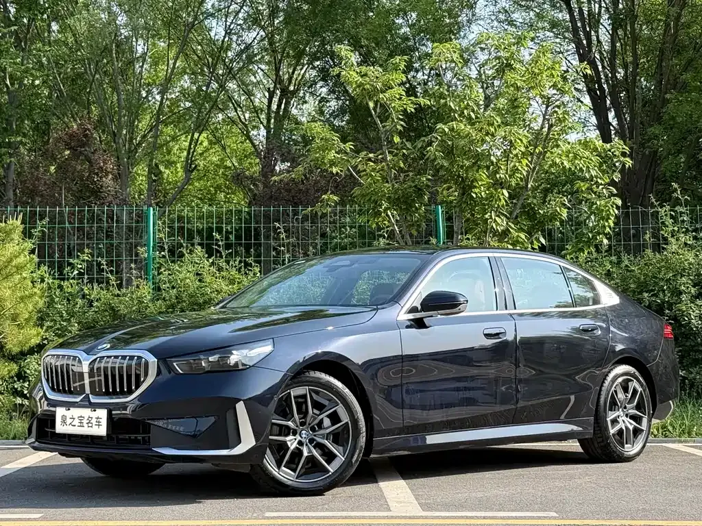 BMW 5 Series — фото 1