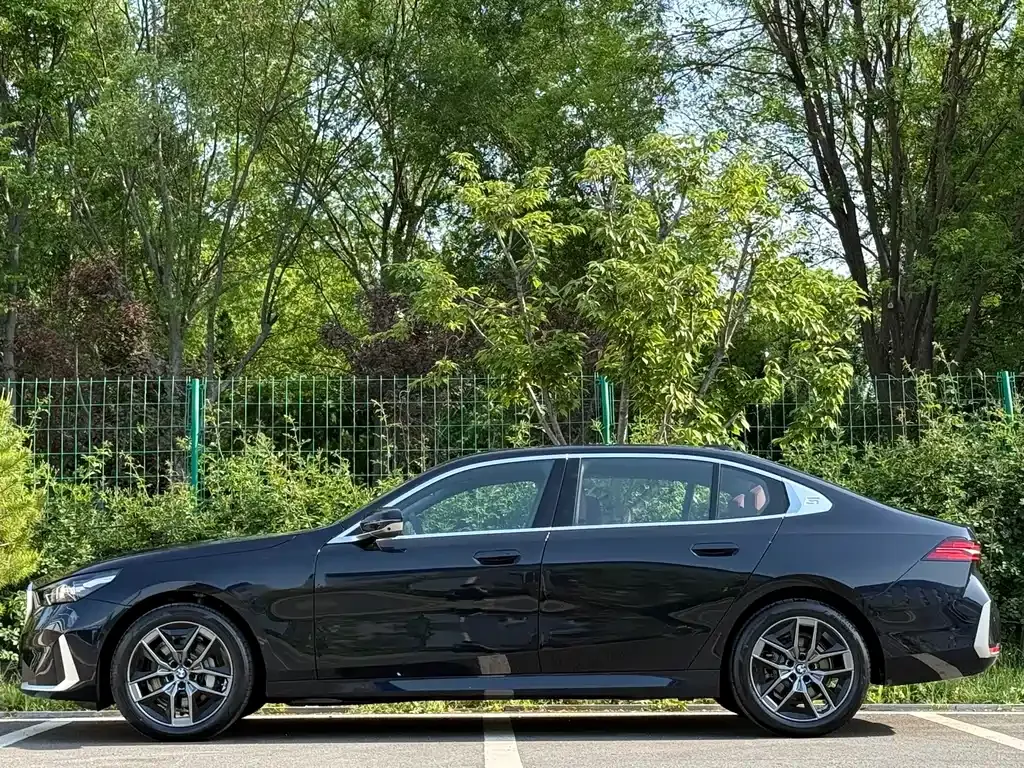 BMW 5 Series — фото 10