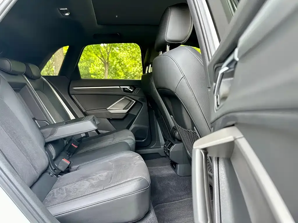 Audi Q3 2023 из CN, фото 4