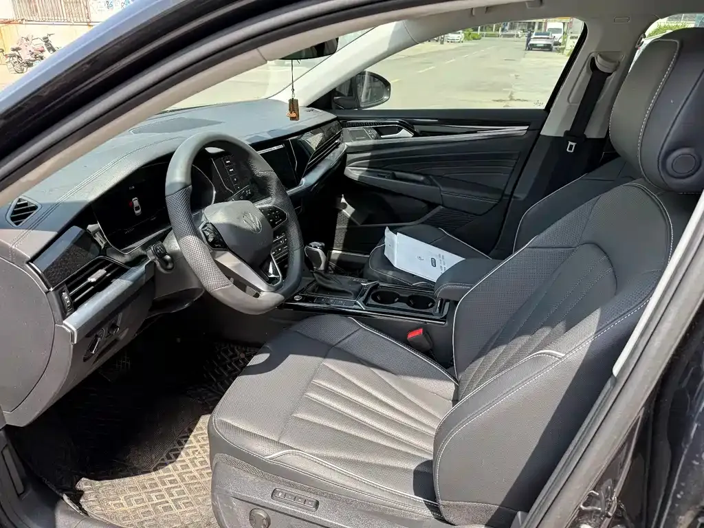 Volkswagen Passat 2024 из CN, фото 2