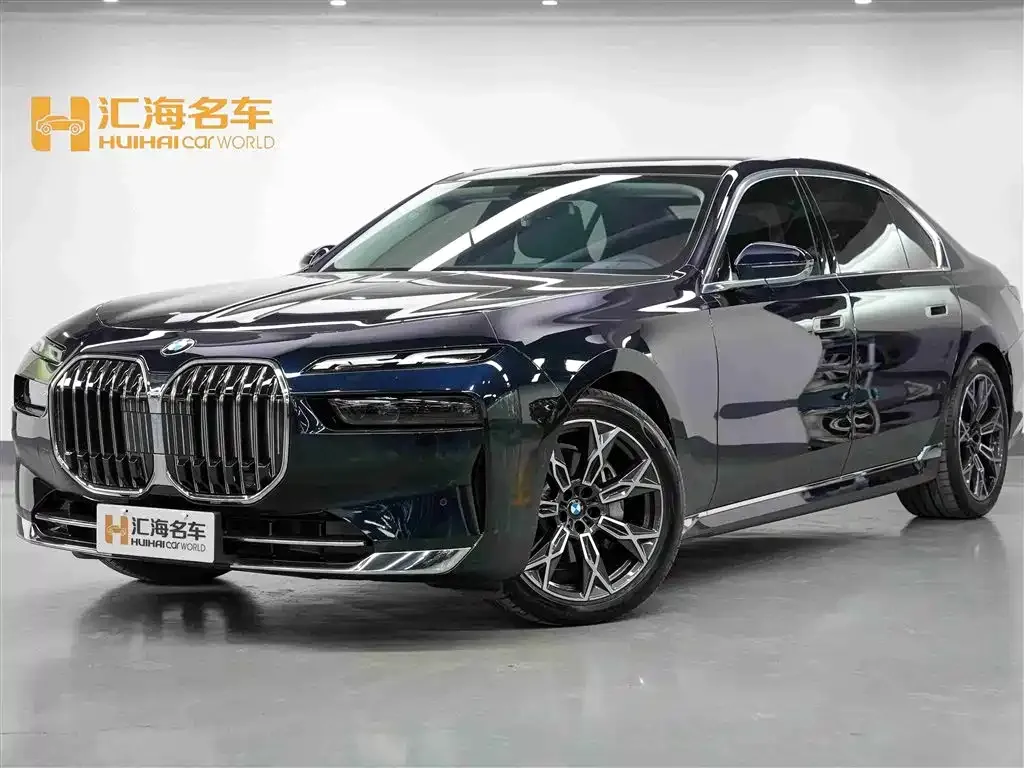 BMW 7 Series — фото 1