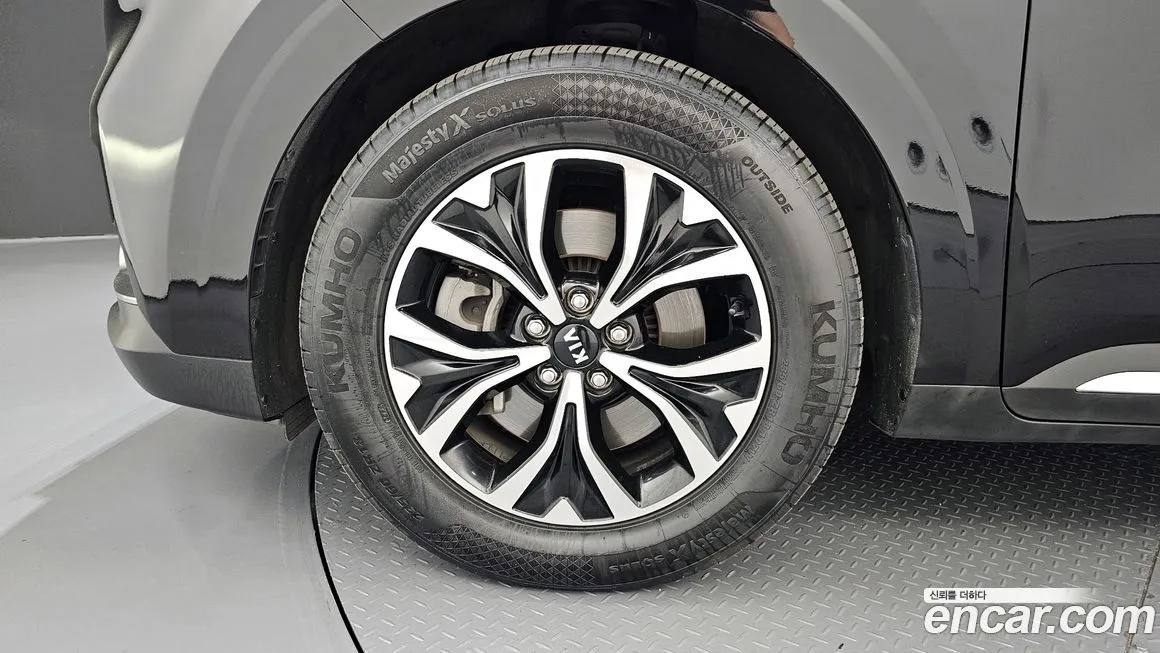 Kia Carnival — фото 10