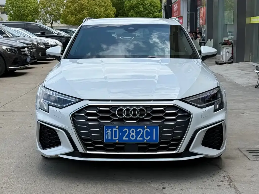 Audi A3 — фото 1
