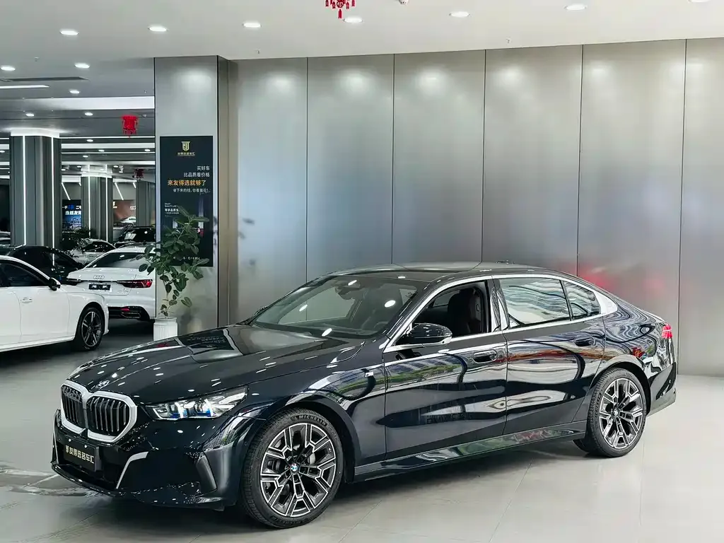 BMW 5 Series — фото 1