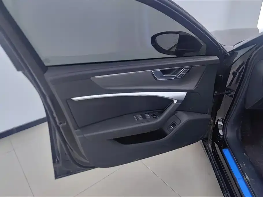 Audi A6L 2025 из CN, фото 5