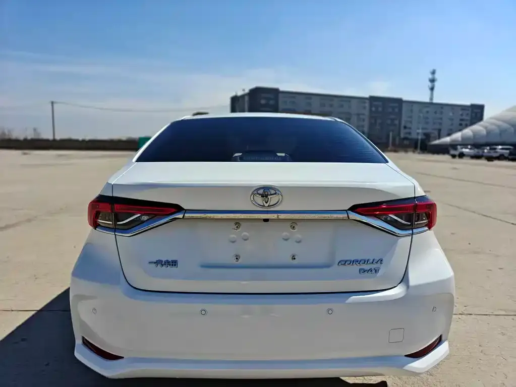 Toyota Corolla — фото 5