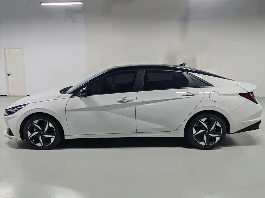 Hyundai Elantra — фото 6