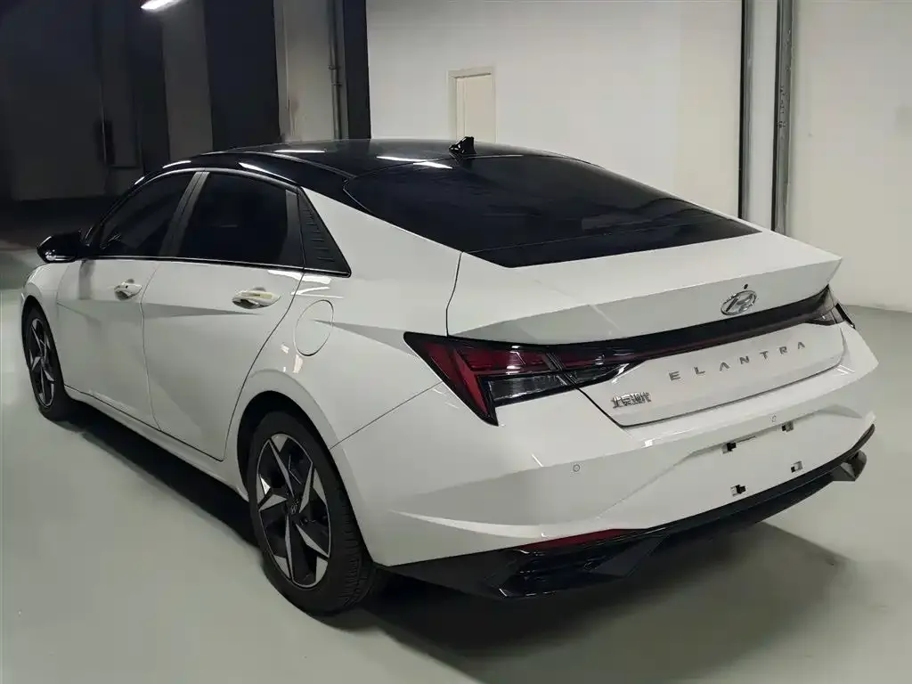 Hyundai Elantra — фото 2