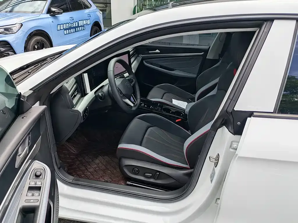 Volkswagen Lamando 2024 из CN, фото 3