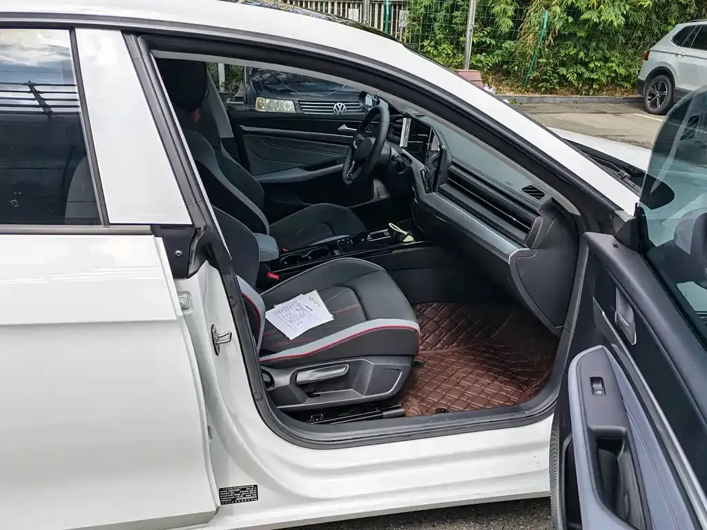 Volkswagen Lamando 2024 из CN, фото 8