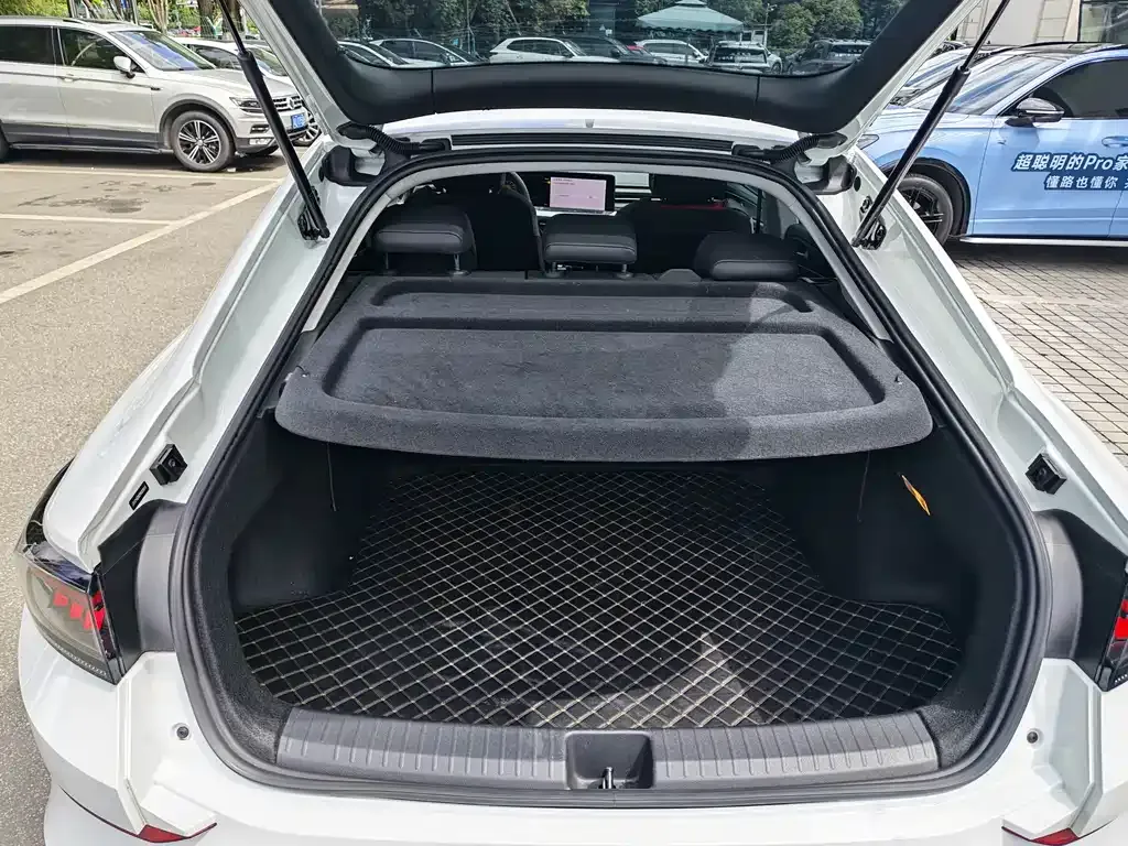 Volkswagen Lamando 2024 из CN, фото 9