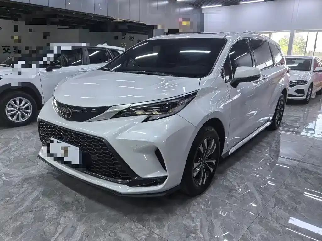 Toyota Granvia — фото 1