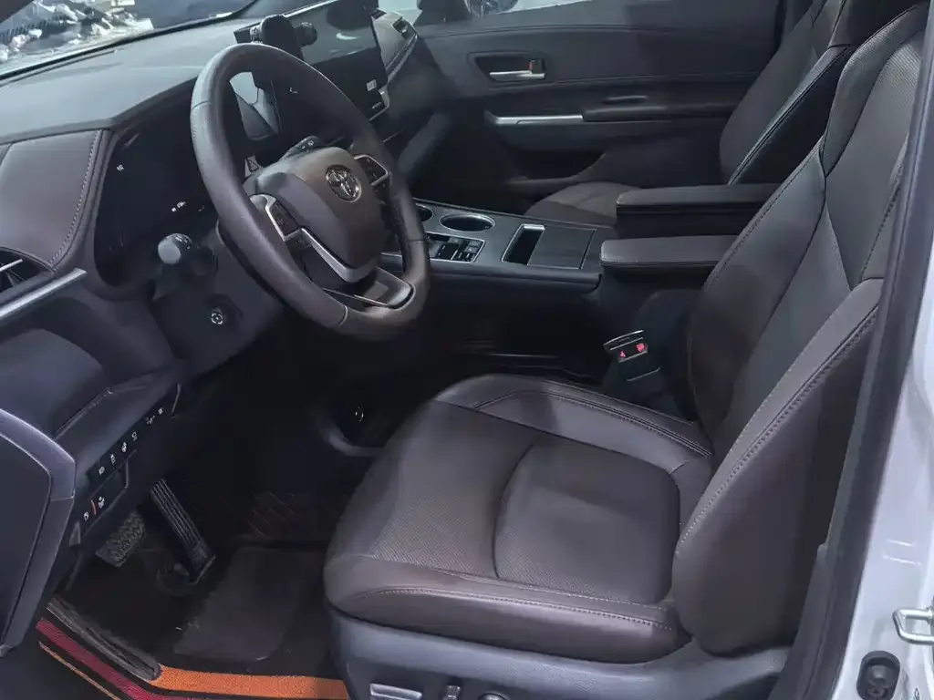 Toyota Granvia — фото 8