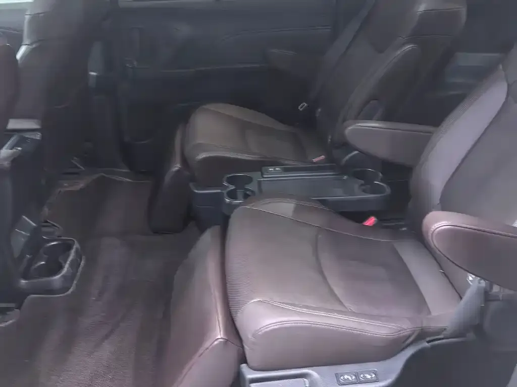 Toyota Granvia — фото 2