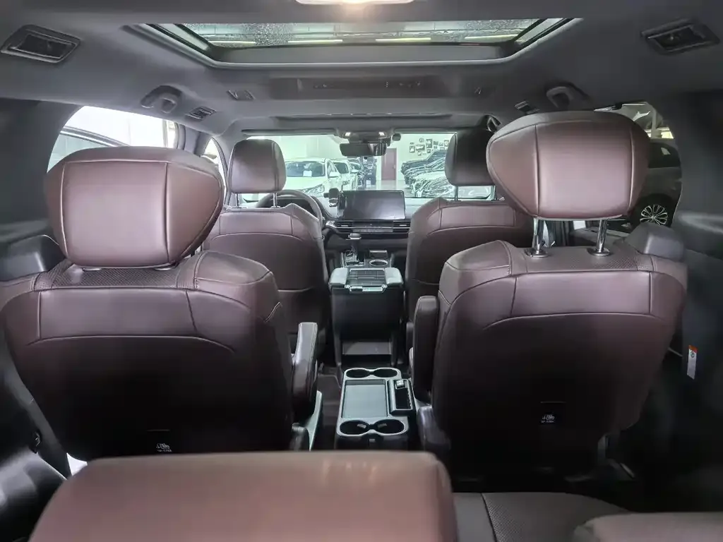 Toyota Granvia — фото 3