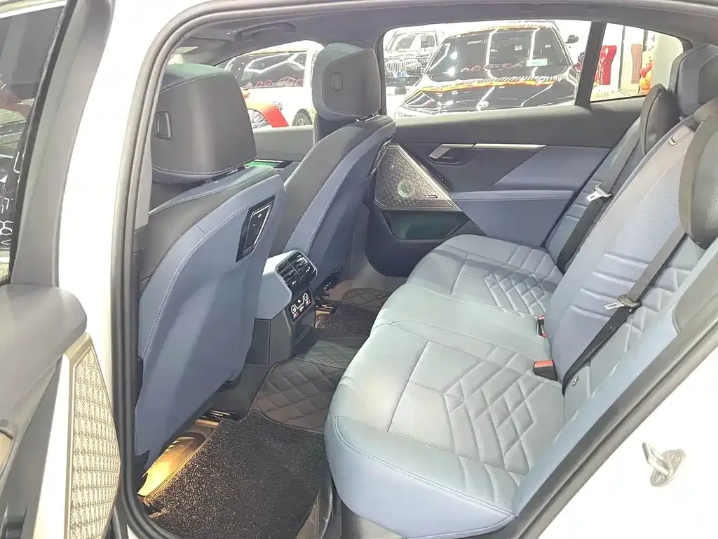BMW 5 Series 2024 из CN, фото 5