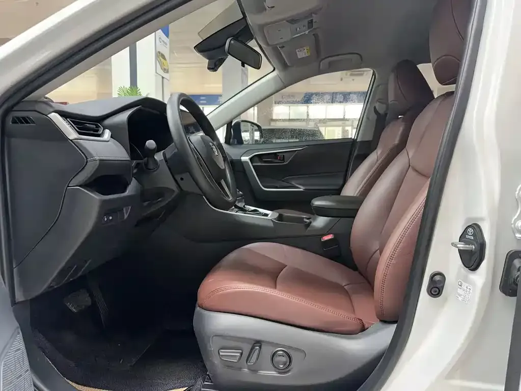 Toyota RAV4 2025 из CN, фото 9