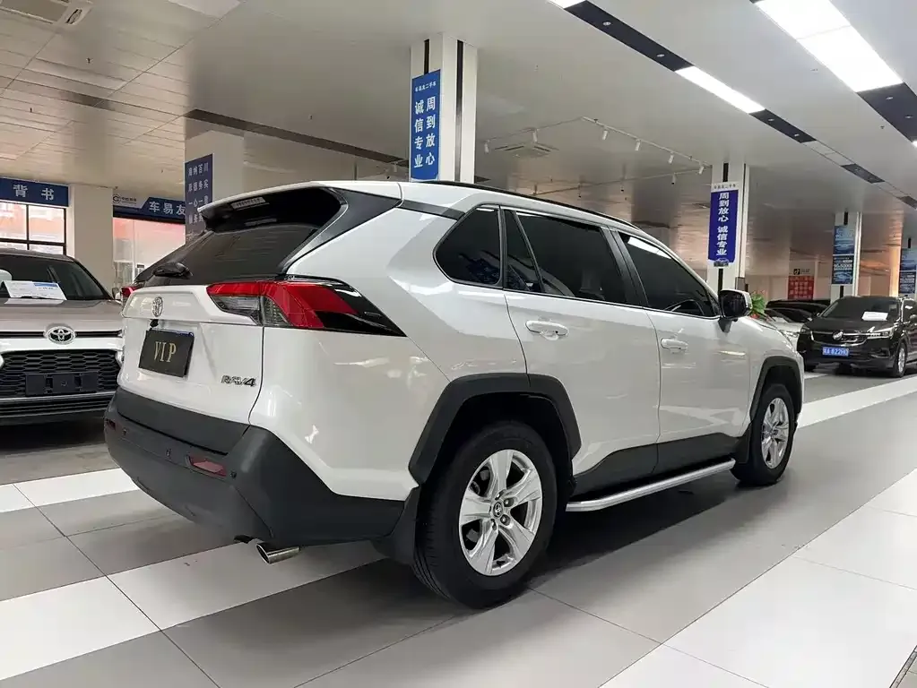 Toyota RAV4 2025 из CN, фото 4