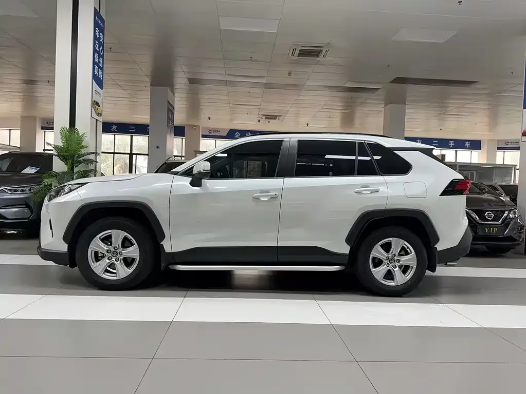 Toyota RAV4 2025 из CN, фото 3