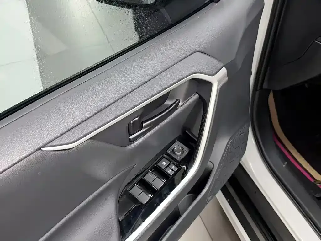 Toyota RAV4 2025 из CN, фото 5