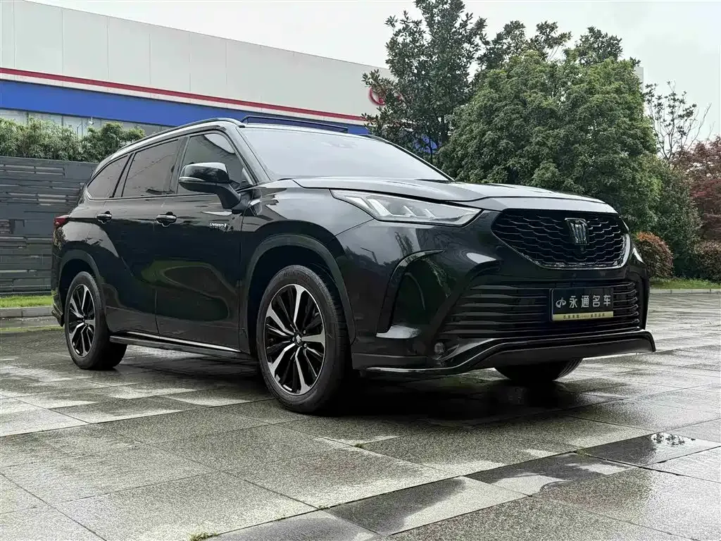 Toyota Crown Kluger 2021 из CN, фото 10