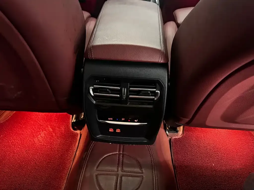 BMW 3 Series 2024 из CN, фото 8