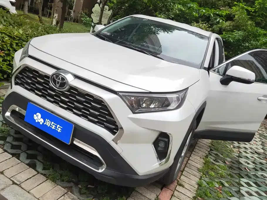 Toyota RAV4 2024 из CN, фото 1