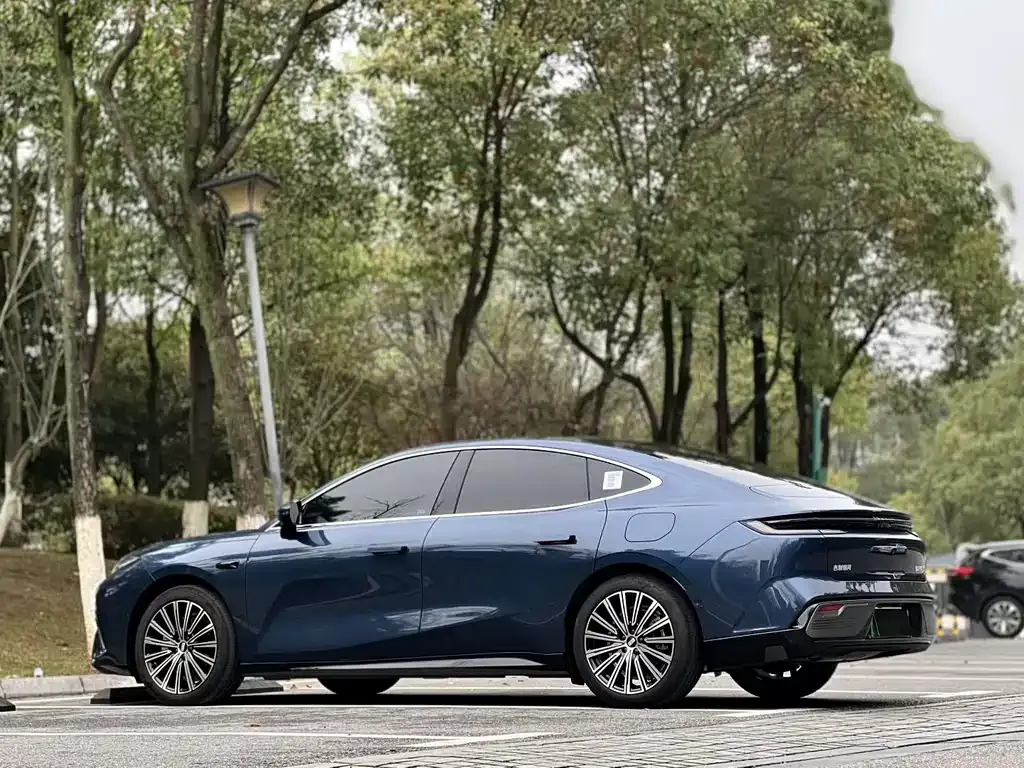 Geely Galaxy Xingyao 8 2025 из CN, фото 6