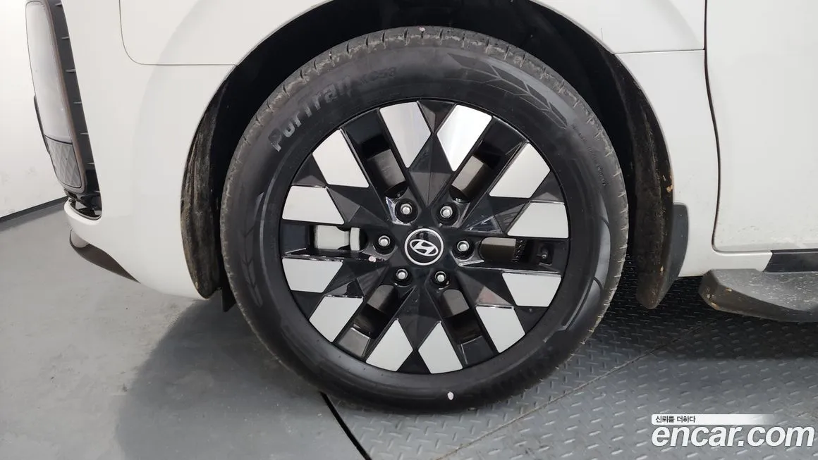 Hyundai Staria — фото 3