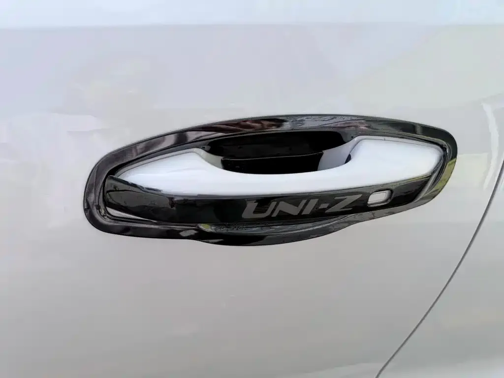Changan UNI-Z New Energy 2025 из CN, фото 2
